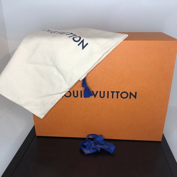 Louis Vuitton Magnetic Storage Box with Dust Bag and Ribbon - Picture 4 of 4